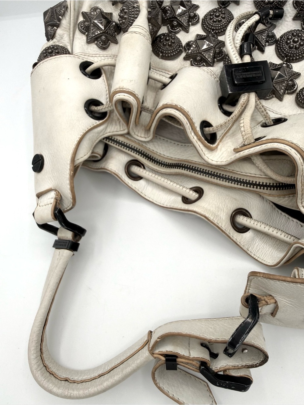Burberry White Leather Studded Warrior Bag - Picture 8 of 14
